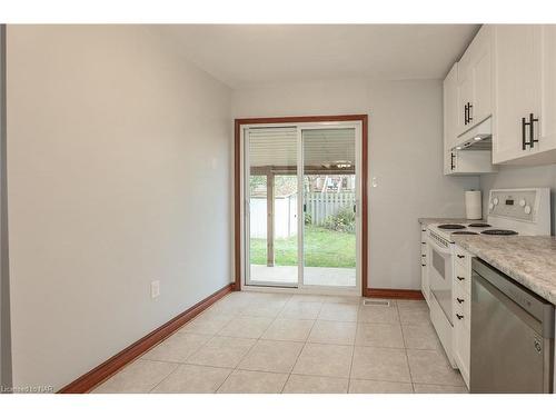 12 Hillview Road N, St. Catharines, ON - Indoor Photo Showing Kitchen