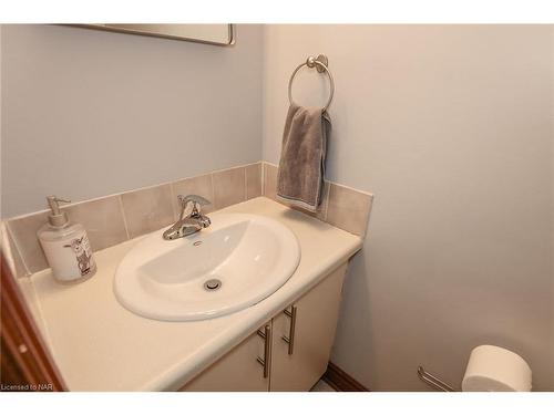 12 Hillview Road N, St. Catharines, ON - Indoor Photo Showing Bathroom