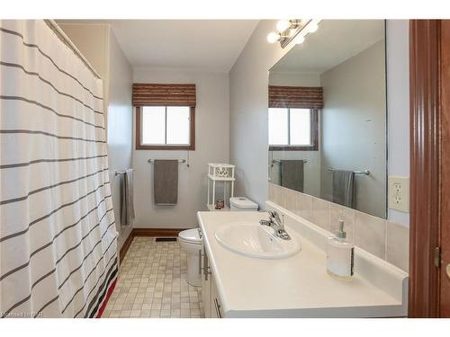 12 Hillview Road N, St. Catharines, ON - Indoor Photo Showing Bathroom