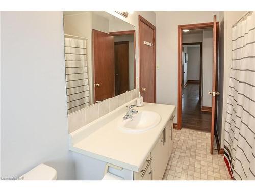 12 Hillview Road N, St. Catharines, ON - Indoor Photo Showing Bathroom