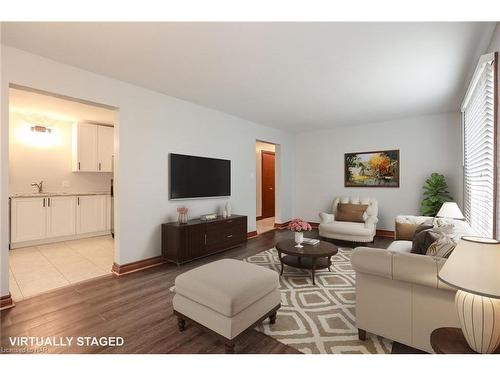 12 Hillview Road N, St. Catharines, ON - Indoor Photo Showing Living Room