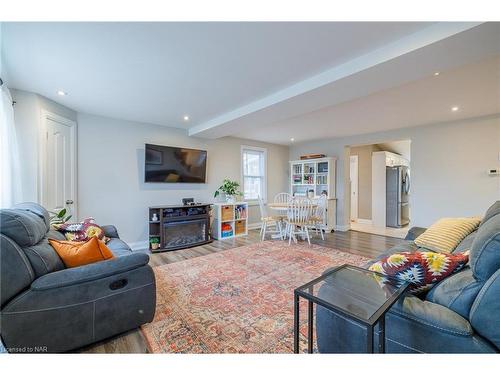 327 Fitch Street, Welland, ON - Indoor Photo Showing Living Room With Fireplace