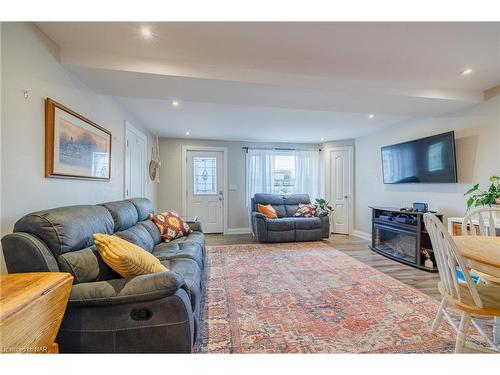 327 Fitch Street, Welland, ON - Indoor Photo Showing Living Room With Fireplace