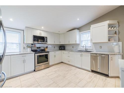 327 Fitch Street, Welland, ON - Indoor Photo Showing Kitchen