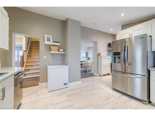 327 Fitch Street, Welland, ON - Indoor Photo Showing Kitchen