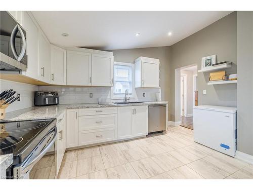 327 Fitch Street, Welland, ON - Indoor Photo Showing Kitchen