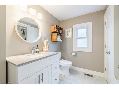 327 Fitch Street, Welland, ON - Indoor Photo Showing Bathroom