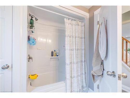 327 Fitch Street, Welland, ON - Indoor Photo Showing Bathroom