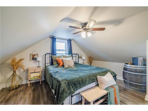 327 Fitch Street, Welland, ON - Indoor Photo Showing Bedroom