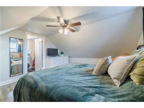 327 Fitch Street, Welland, ON - Indoor Photo Showing Bedroom