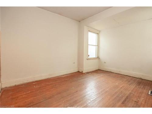 65 South Drive, St. Catharines, ON - Indoor Photo Showing Other Room