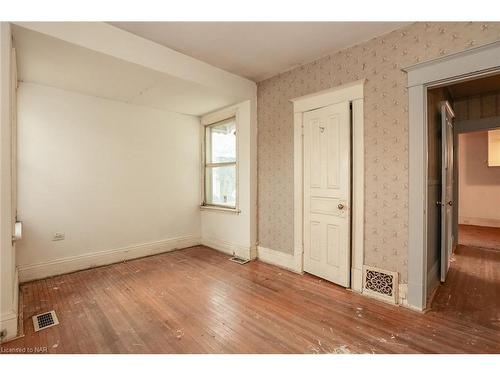 65 South Drive, St. Catharines, ON - Indoor Photo Showing Other Room