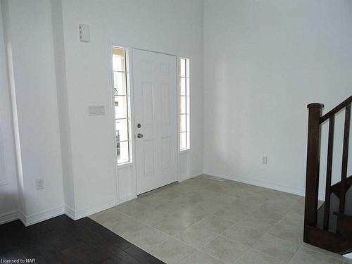 9204 White Oak Avenue, Niagara Falls, ON - Indoor Photo Showing Other Room