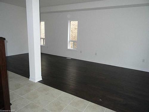 9204 White Oak Avenue, Niagara Falls, ON - Indoor Photo Showing Other Room