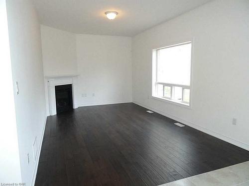 9204 White Oak Avenue, Niagara Falls, ON - Indoor Photo Showing Other Room With Fireplace