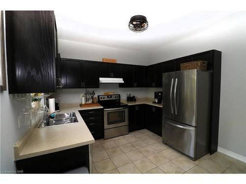 9204 White Oak Avenue, Niagara Falls, ON - Indoor Photo Showing Kitchen With Double Sink