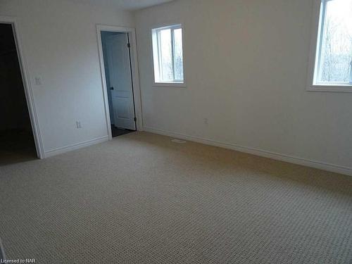 9204 White Oak Avenue, Niagara Falls, ON - Indoor Photo Showing Other Room