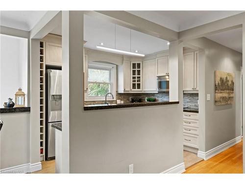 10 Nickerson Avenue, St. Catharines, ON - Indoor Photo Showing Kitchen