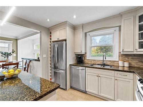 10 Nickerson Avenue, St. Catharines, ON - Indoor Photo Showing Kitchen With Stainless Steel Kitchen With Double Sink