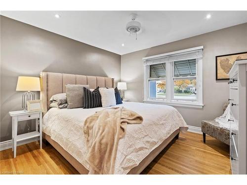 10 Nickerson Avenue, St. Catharines, ON - Indoor Photo Showing Bedroom