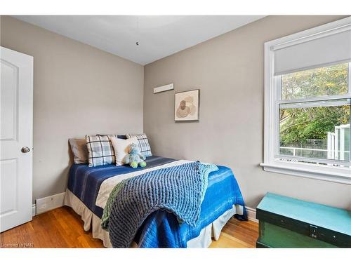 10 Nickerson Avenue, St. Catharines, ON - Indoor Photo Showing Bedroom