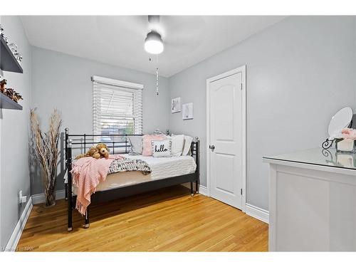 10 Nickerson Avenue, St. Catharines, ON - Indoor Photo Showing Bedroom