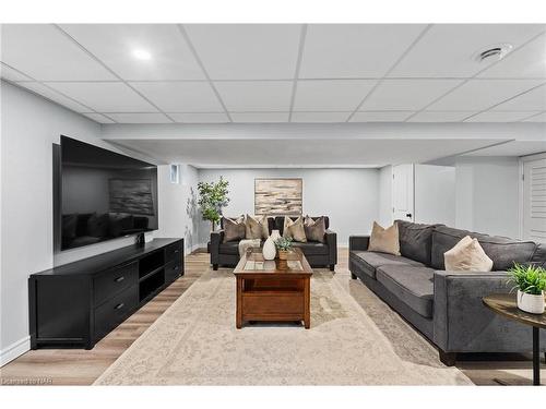 10 Nickerson Avenue, St. Catharines, ON - Indoor Photo Showing Living Room