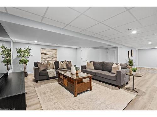 10 Nickerson Avenue, St. Catharines, ON - Indoor Photo Showing Living Room