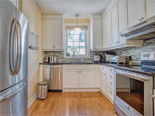 6039 Symmes Street, Niagara Falls, ON - Indoor Photo Showing Kitchen