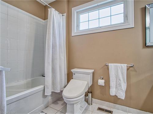 6039 Symmes Street, Niagara Falls, ON - Indoor Photo Showing Bathroom