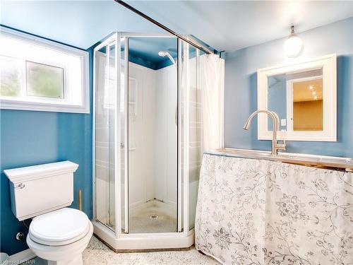 6039 Symmes Street, Niagara Falls, ON - Indoor Photo Showing Bathroom