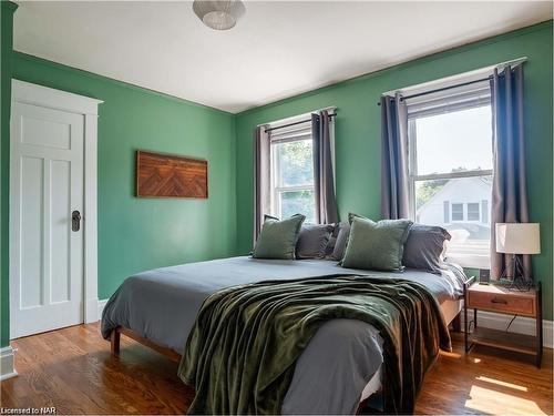 69 Dufferin Street, St. Catharines, ON - Indoor Photo Showing Bedroom