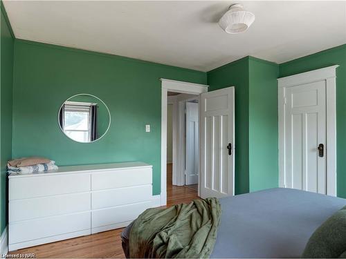 69 Dufferin Street, St. Catharines, ON - Indoor Photo Showing Bedroom