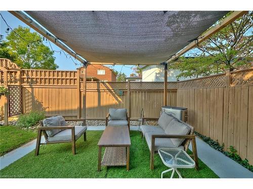 14 Brookfield Court, Fonthill, ON - Outdoor With Deck Patio Veranda