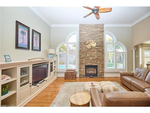 14 Brookfield Court, Fonthill, ON - Indoor Photo Showing Living Room With Fireplace