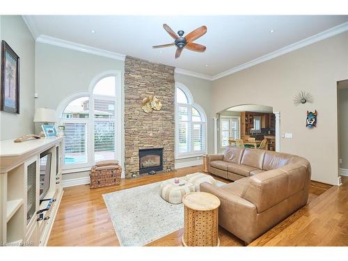 14 Brookfield Court, Fonthill, ON - Indoor Photo Showing Living Room With Fireplace