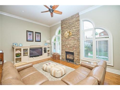 14 Brookfield Court, Fonthill, ON - Indoor Photo Showing Living Room With Fireplace