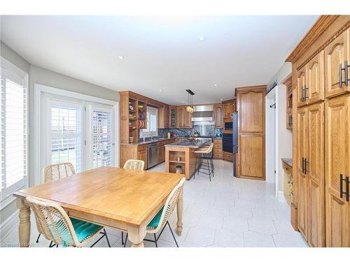 14 Brookfield Court, Fonthill, ON - Indoor Photo Showing Dining Room