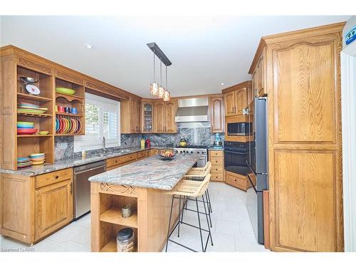 14 Brookfield Court, Fonthill, ON - Indoor Photo Showing Kitchen