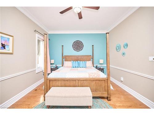 14 Brookfield Court, Fonthill, ON - Indoor Photo Showing Bedroom