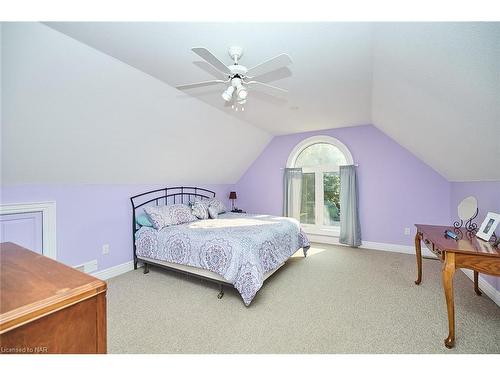 14 Brookfield Court, Fonthill, ON - Indoor Photo Showing Bedroom