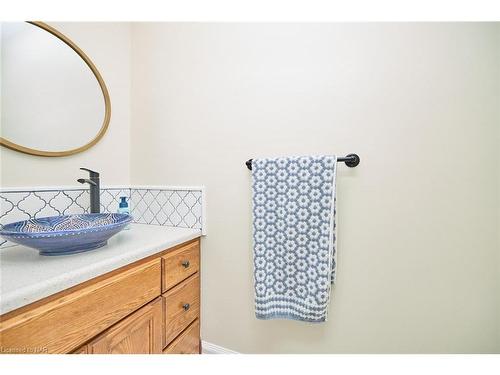 14 Brookfield Court, Fonthill, ON - Indoor Photo Showing Bathroom