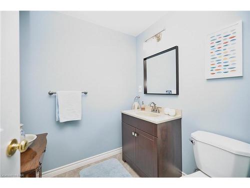 14 Brookfield Court, Fonthill, ON - Indoor Photo Showing Bathroom