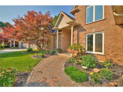 14 Brookfield Court, Fonthill, ON - Outdoor