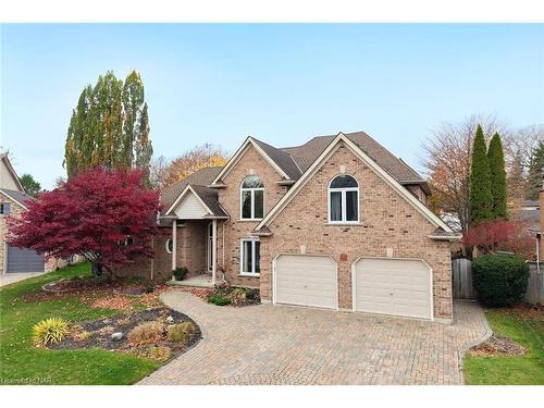 14 Brookfield Court, Fonthill, ON - Outdoor With Facade