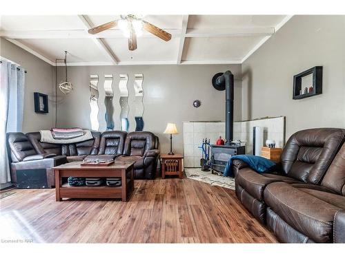 38 Richard Street, Victoria Harbour, ON - Indoor Photo Showing Living Room