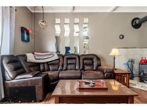 38 Richard Street, Victoria Harbour, ON - Indoor Photo Showing Living Room