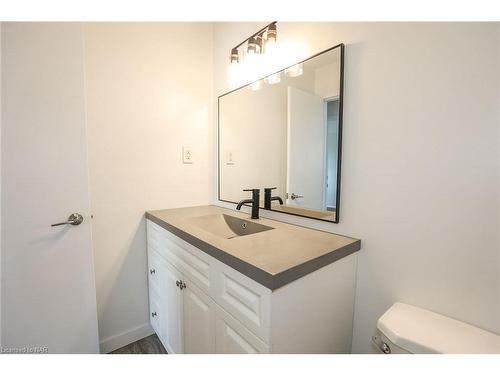 558 First Avenue, Welland, ON - Indoor Photo Showing Bathroom