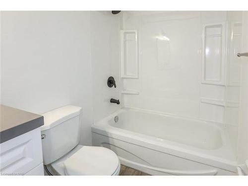 558 First Avenue, Welland, ON - Indoor Photo Showing Bathroom