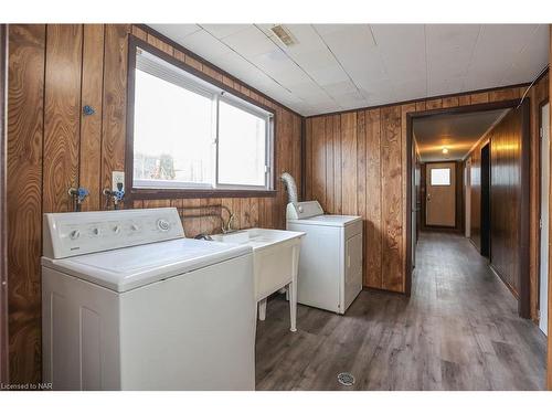 558 First Avenue, Welland, ON - Indoor Photo Showing Laundry Room